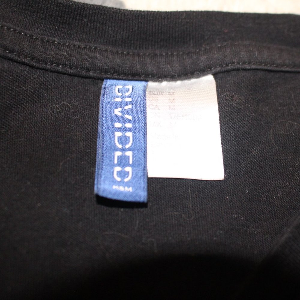 Divided V-Neck - Picture 2 of 3